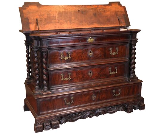 Walnut wood canterano with opening top, twisted columns, Papal State, second half of the 16th century