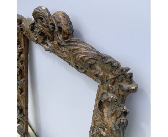 Baroque frame in carved and lacquered wood. Central Italy, 17th century.