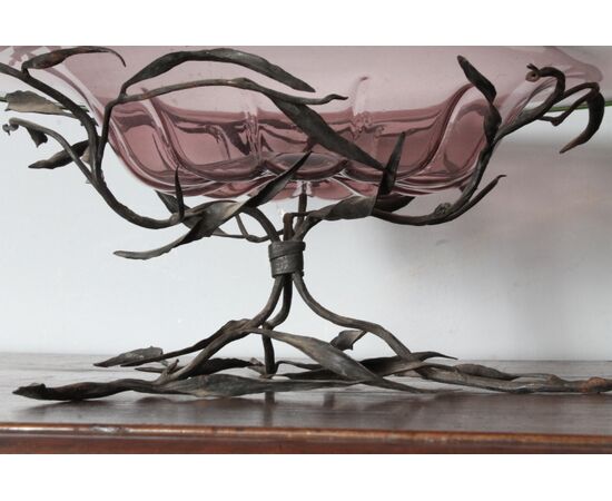 Antico centrotavola Liberty 1930 Umberto Bellotto , vetro murano base ferro battuto. Diametro cm 51