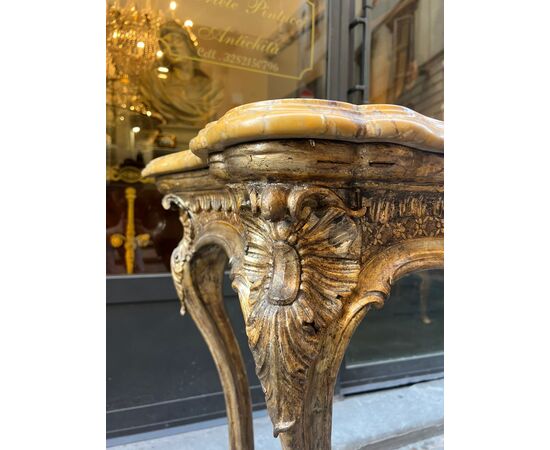 Console rocaille in legno intagliato e dorato