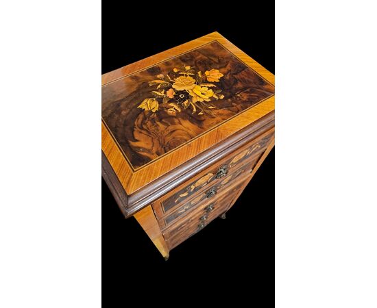 French chest of drawers