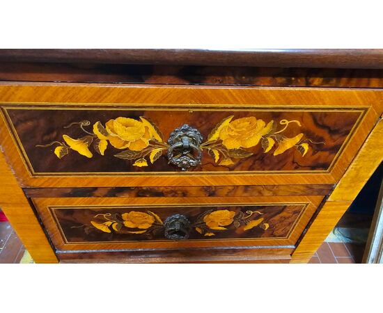French chest of drawers