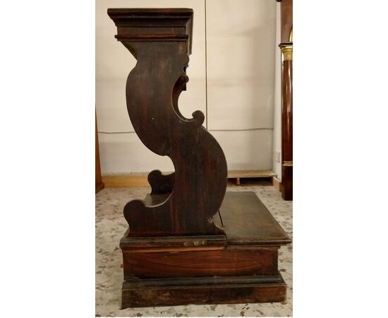 Italian walnut prie-dieu from the 1700s