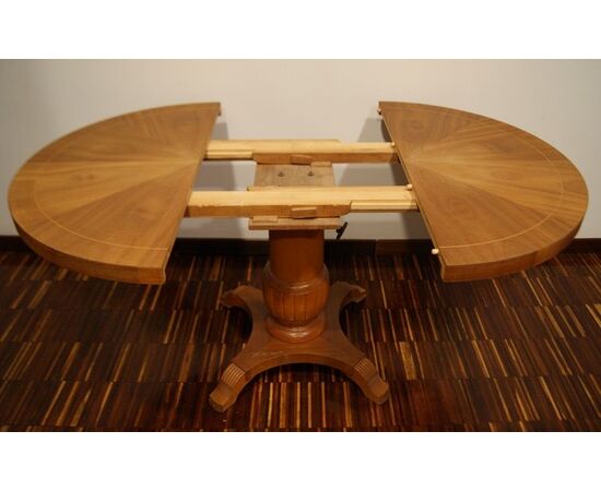 Early 1900s Swedish up and down extendable circular table