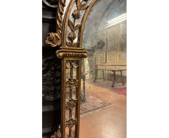 SPECC568 - Antique gilded and carved wooden mirror, 18th century, measures cm W 103 x H 186