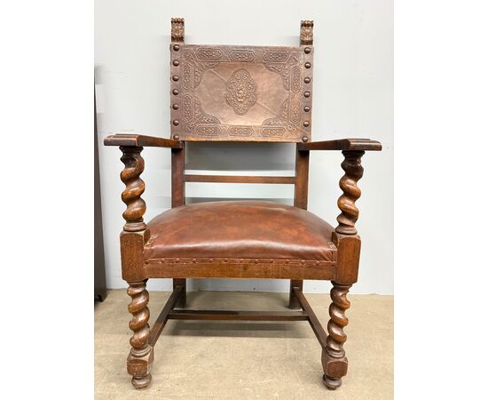 Poltrona antica neorinascimentale con braccioli e cuoio stampato, XIX sec. 50x63x55cm