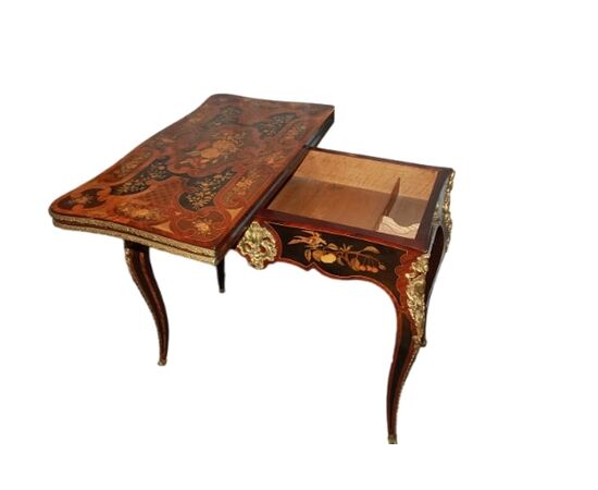 Prezioso tavolino da gioco inglese di gusto francese stile Luigi XV prima metà 1800