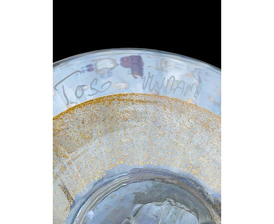 Polylobed centerpiece vase with bubble inclusions and gold leaf. Fratelli Toso, Murano.