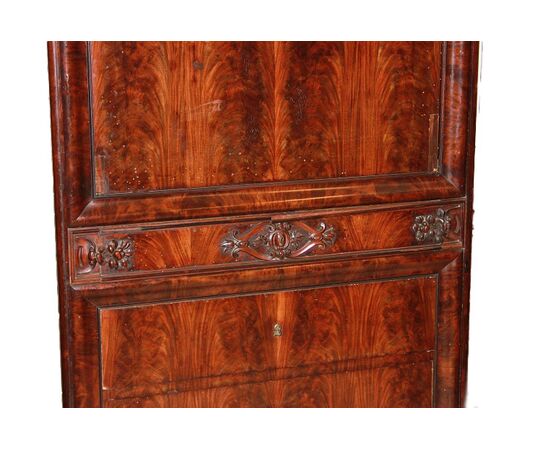 Grande secretaire Biedermeier della seconda metà del 1800 in piuma di mogano