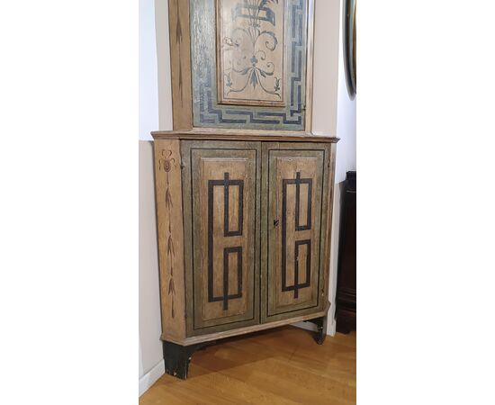 Neoclassical double-bodied corner cabinet, late 18th century