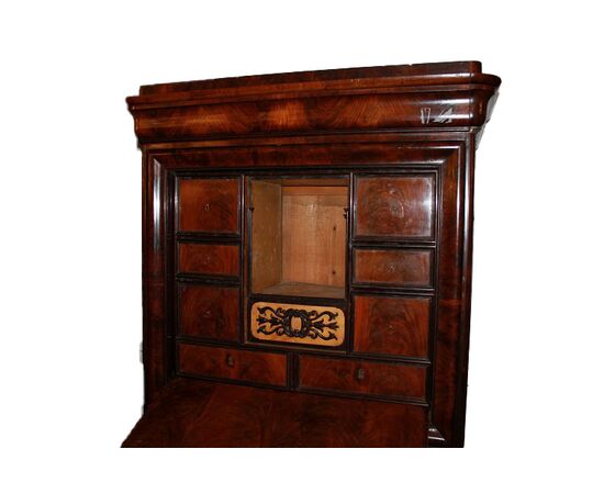 Grande secretaire Biedermeier della seconda metà del 1800 in piuma di mogano