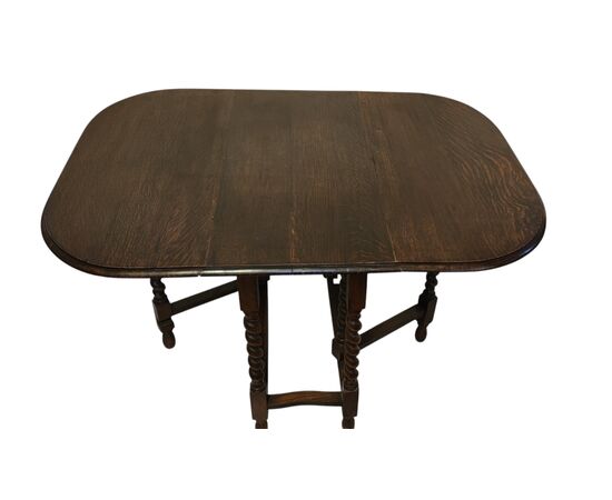 Gateleg table