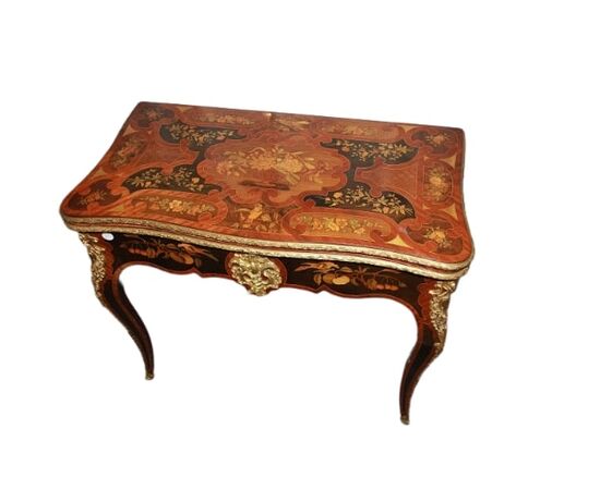 Prezioso tavolino da gioco inglese di gusto francese stile Luigi XV prima metà 1800