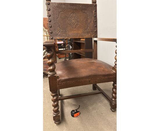 Poltrona antica neorinascimentale con braccioli e cuoio stampato, XIX sec. 50x63x55cm