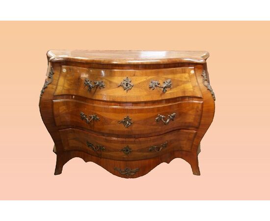 Wonderful Austrian Louis XV commode from the 1700s in walnut veneered wood