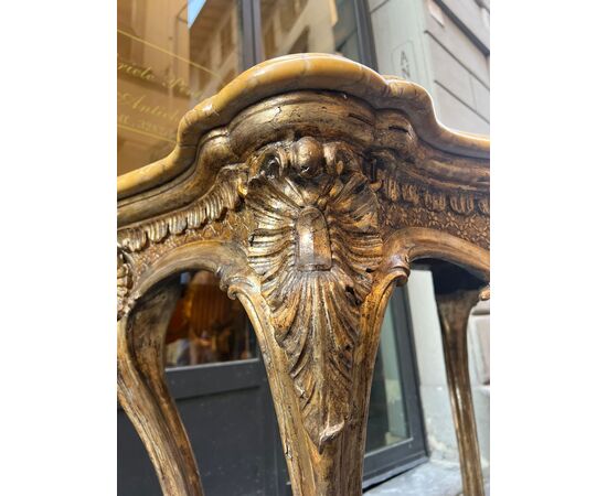 Console rocaille in legno intagliato e dorato