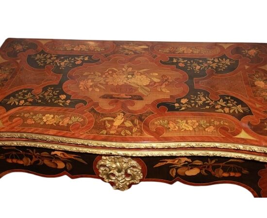 Prezioso tavolino da gioco inglese di gusto francese stile Luigi XV prima metà 1800
