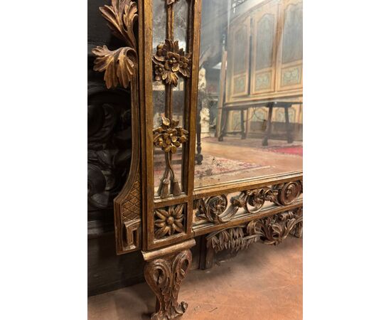 SPECC568 - Antique gilded and carved wooden mirror, 18th century, measures cm W 103 x H 186