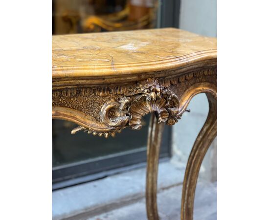 Console rocaille in legno intagliato e dorato