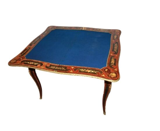 Prezioso tavolino da gioco inglese di gusto francese stile Luigi XV prima metà 1800