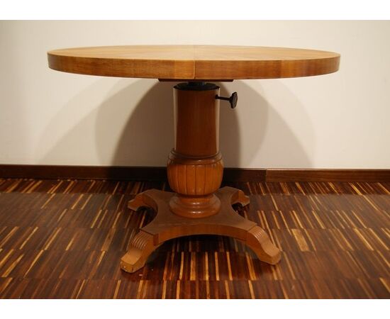 Early 1900s Swedish up and down extendable circular table