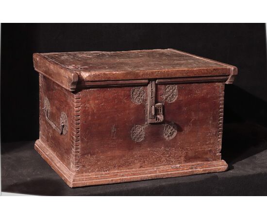 Gothic strongbox, Veneto 15th century