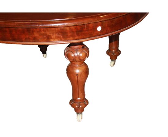 Tavolo ovale allungabile stile Vittoriano del 1800 in Legno di Mogano