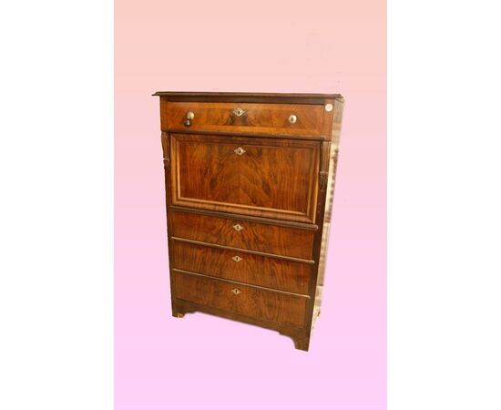 North European Secretaire from the 1800s, Biedermeier style, in flamed walnut.