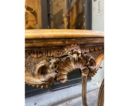 Console rocaille in legno intagliato e dorato