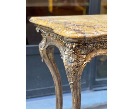 Console rocaille in legno intagliato e dorato