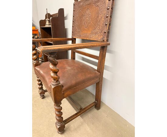Poltrona antica neorinascimentale con braccioli e cuoio stampato, XIX sec. 50x63x55cm