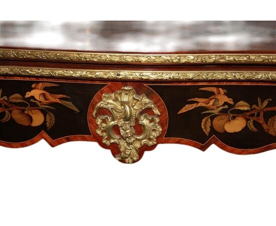 Prezioso tavolino da gioco inglese di gusto francese stile Luigi XV prima metà 1800
