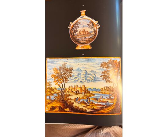 Majolica pilgrim flask with depiction of Saint Anthony of Padua and Madonna. Castelli d'Abruzzo, Gentilì workshop.