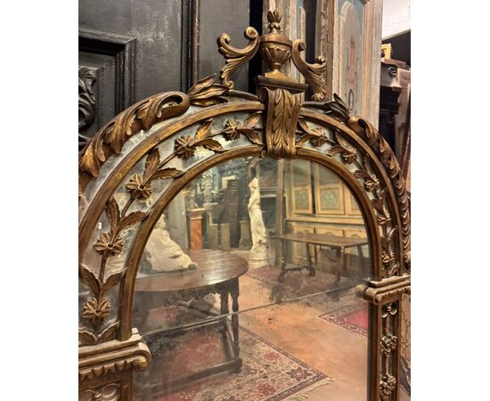 SPECC568 - Antique gilded and carved wooden mirror, 18th century, measures cm W 103 x H 186