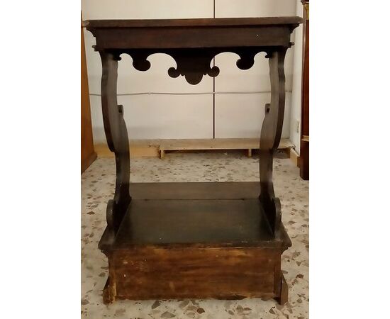 Italian walnut prie-dieu from the 1700s