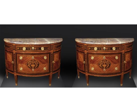 Coppia di commodes a demilune Lombarde