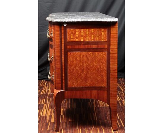 French chest of drawers from the 1800s, Transition style, with bronzes and marble