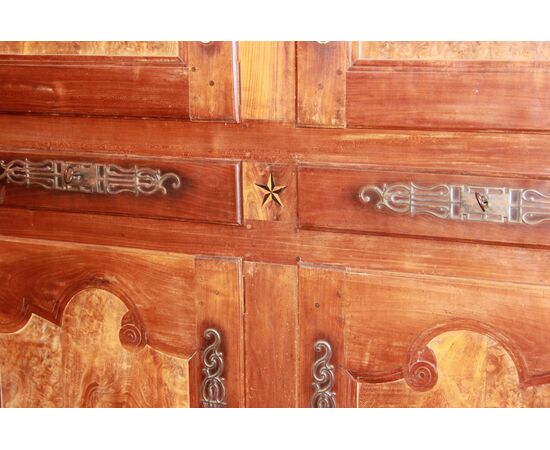 Large French cupboard-wardrobe from the early 1800s with 4 doors