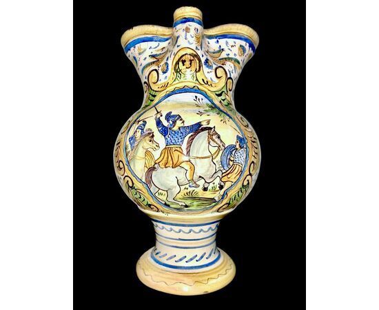 Large majolica jug with Raphael-style decoration and battle scene. Urbania manufacture.