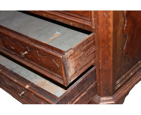 Cassettone Canterano Toscano del 1600 in legno di noce
