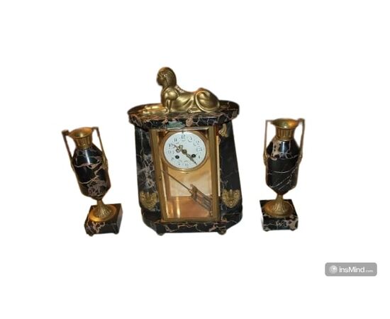 Art Deco style marble table clock triptych with 2 vases from the early 1900s