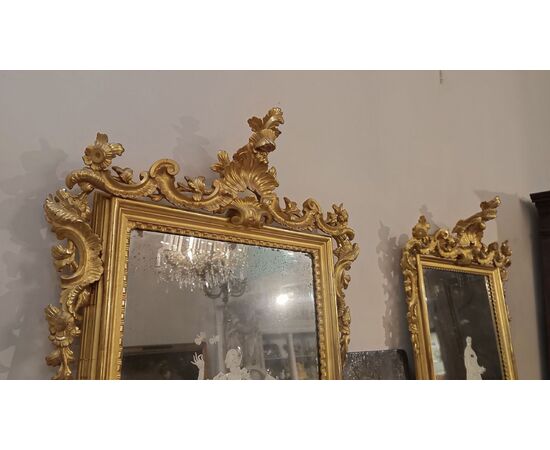 PAIR OF NEOCLASSICAL MIRRORS WITH ENGRAVED GLASS, LATE 18TH CENTURY