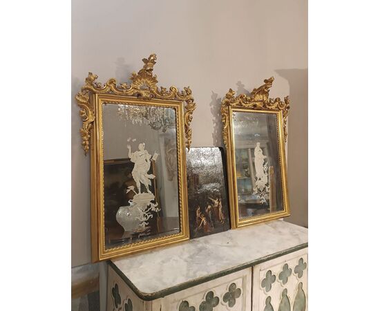 PAIR OF NEOCLASSICAL MIRRORS WITH ENGRAVED GLASS, LATE 18TH CENTURY
