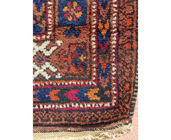 Tappeto tribale persiano a motivo Gul – Lana annodata a mano, Iran, primi ‘900