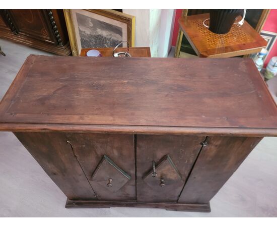 Credenza in legno di noce Toscana Secolo XVII