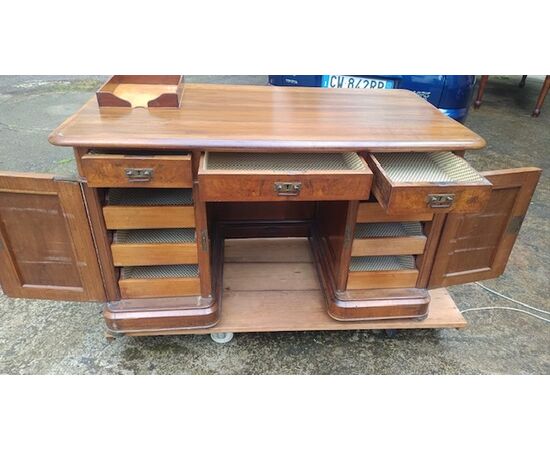 Lombard center desk