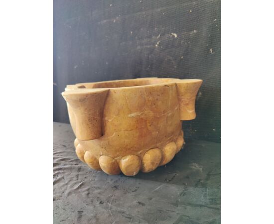 Bellissimo Mortaio finemente baccellato - H 18 cm - Marmo nembro