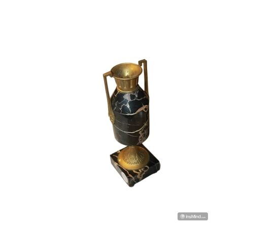 Art Deco style marble table clock triptych with 2 vases from the early 1900s