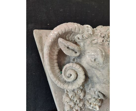 Mascherone/Bocca da Fontana - Volto di Ariete - Pietra di Vicenza - Venezia - 43 x 44 cm