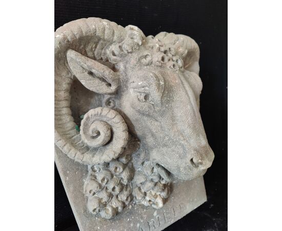 Mascherone/Bocca da Fontana - Volto di Ariete - Pietra di Vicenza - Venezia - 43 x 44 cm